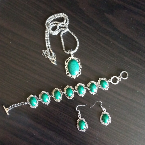 New Green Turquoise Jewelry Set - Picture 2 of 6